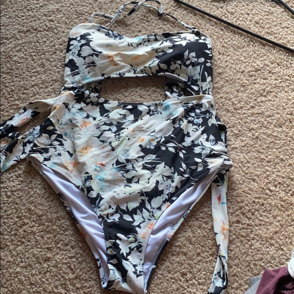 One piece Bathing suit